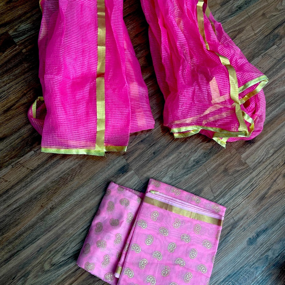 14 Indian Style Pink Scarves 🩷 NEW